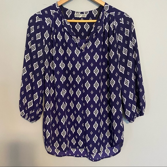 Pleione Tops - PLEIONE long sleeve geometric print blouse sz S